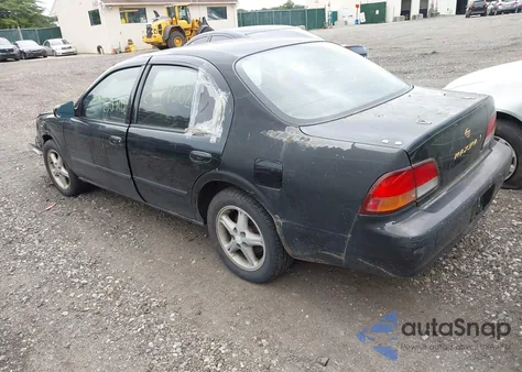 1998 Nissan Maxima Gle/Gxe/Se z USA, uszkodzony, nr VIN JN1CA21AXWM802136